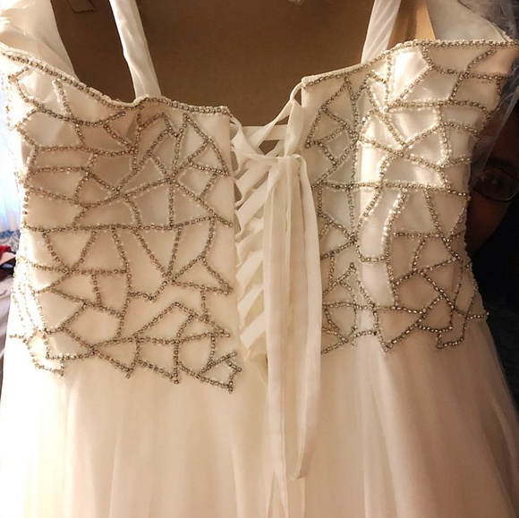 White prom gown with silver rhinestones size 22 - Picture 3 of 7